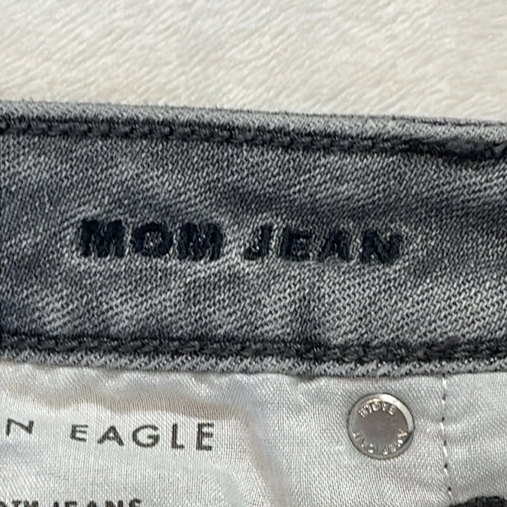 AMERICAN EAGLE WOMENS SIZE 16S Gray Distressed  MOM Jeans